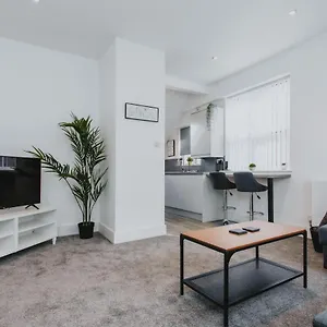 Apartment 1 Bed Stylish City Flat 2nd Floor Close To City Centre With Free Parking, King Size Bed & Wi-fi, Nottingham